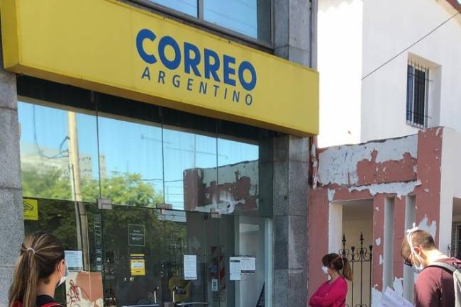 Largas colas en el Correo Argentino: Se vienen los despidos masivos
