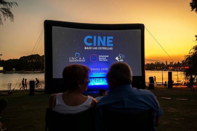 Cine Bajo las Estrellas con testeos gratuitos