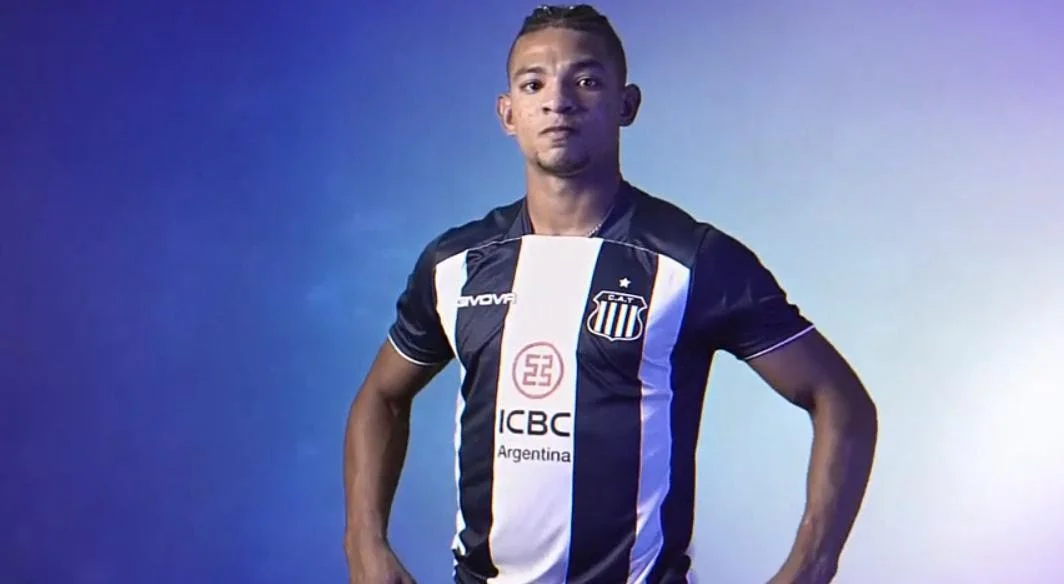 Talleres presentó su nueva camiseta para la Copa Liga Profesional 2021.