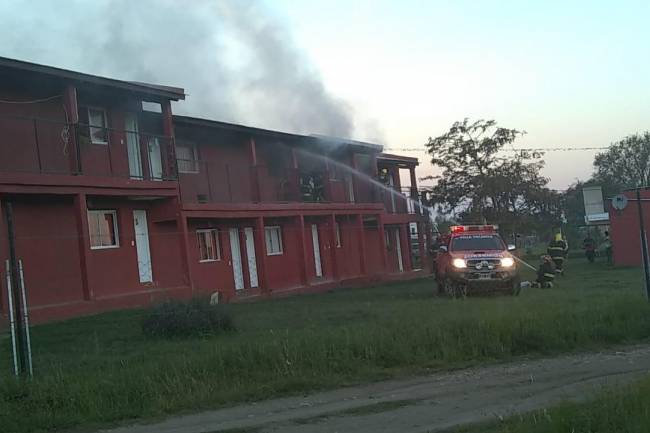 Explosión e incendio en un hospedaje