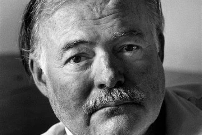 Ernest Hemingway, premiado en el mundo literario y un aventurero