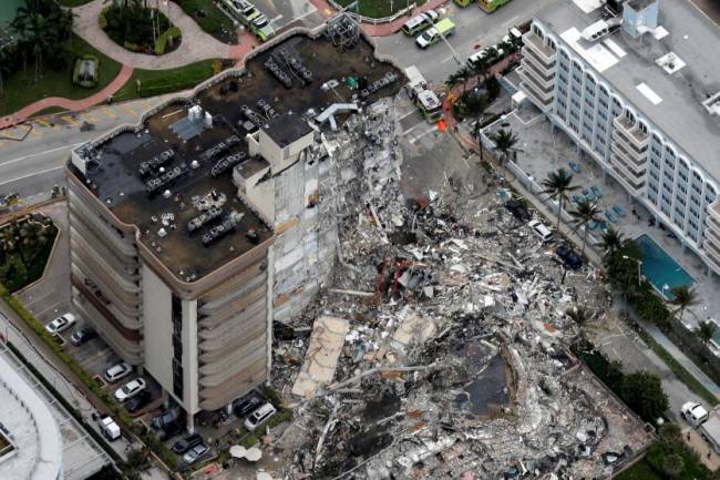  Continua la búsqueda de personas tras el derrumbe de un edificio en Miami