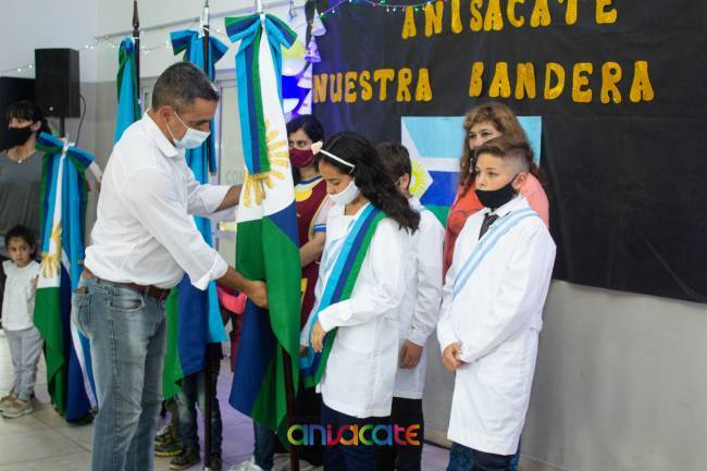 Anisacate: El Municipio presentó la bandera local