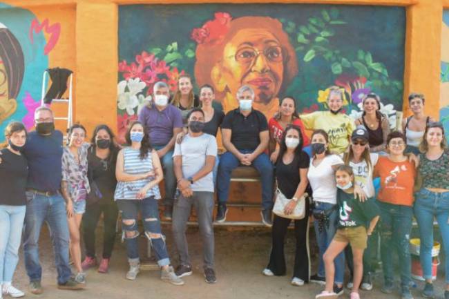 30  muralistas pintaron en simultáneo la Avenida Sagrada Familia