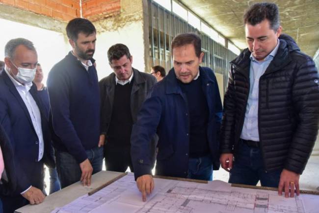 Calvo visitó Villa María para supervisar las obras de escuelas ProA