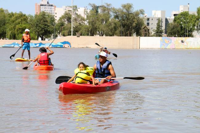 En los azudes, se llevó a cabo una jornada de de integración y deportes náuticos