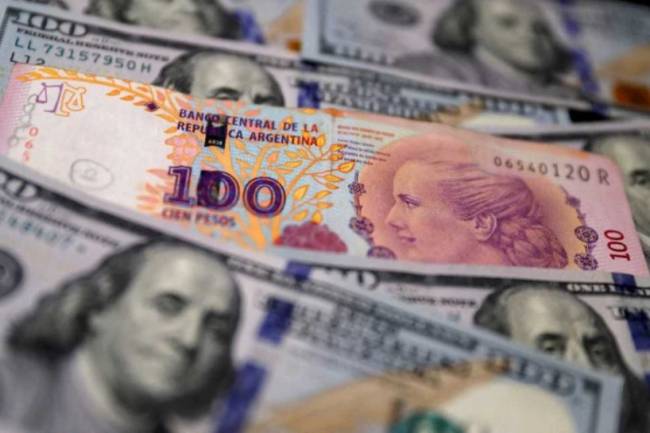 Dólar: el Gobierno aumentó los impuestos y unificó en $ 731 el precio del solidario, tarjeta y turista