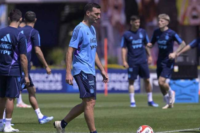 Scaloni: "No sé si el partido con Uruguay se jugará en el Kempes"