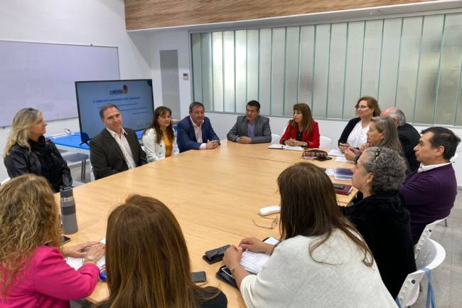 Escuelas de Deán Funes y Quilino recibieron la visita del ministro Ferreyra