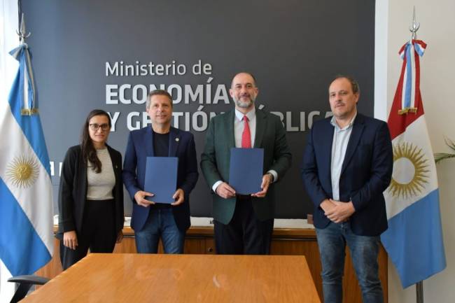 El Intendente Bernarte firmó un convenio con el ministro Guillermo Acosta