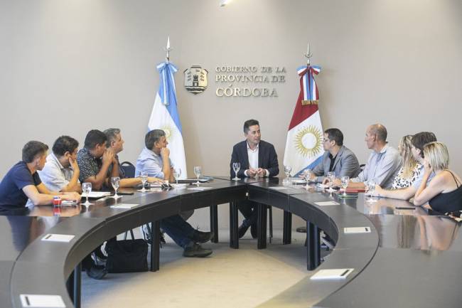 Intendentes del departamento Minas se reunieron con el ministro Calvo