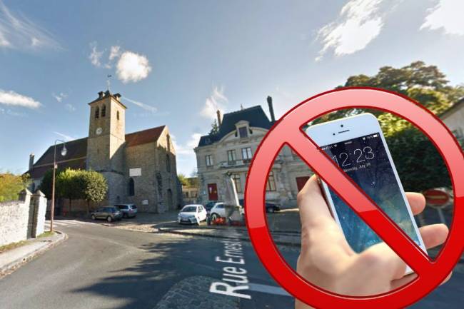 En un pueblo francés prohibieron el uso de celulares en espacios públicos 