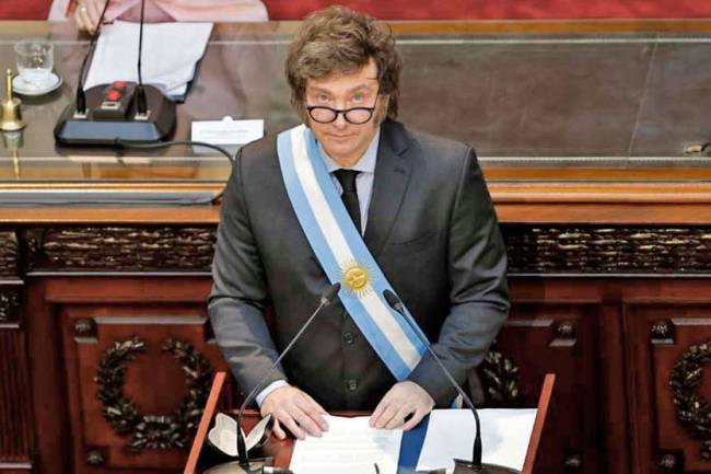 El presidente Milei le respondió a Cristina Fernández por los aumentos en el Ejecutivo