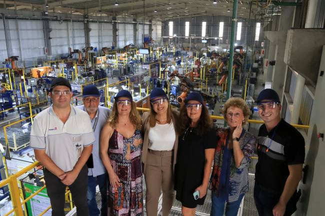 Prunotto visitó la planta de una de las principales autopartistas de Córdoba