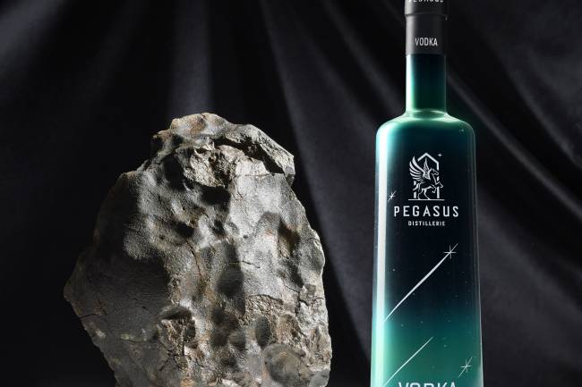 Una bebida de otro mundo: Crean un vodka fusionado con meteorito 