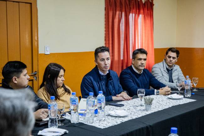 Manuel Calvo se reunió con la Comunidad Regional Santa María