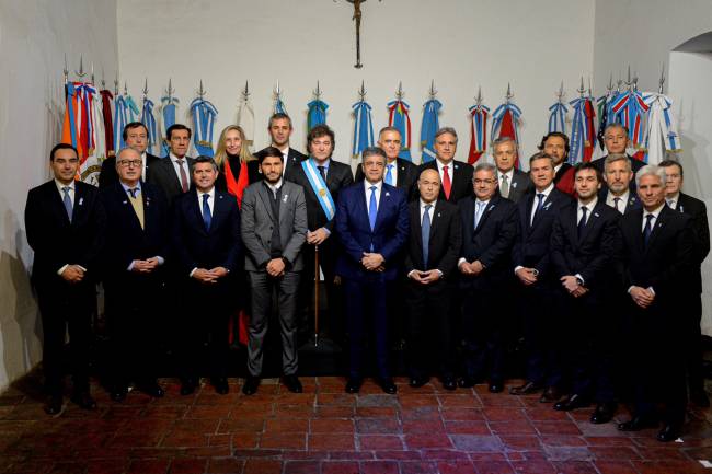 Histórico: Finalmente 18 Gobernadores y 2 ex presidentes se adhirieron al Pacto de Mayo