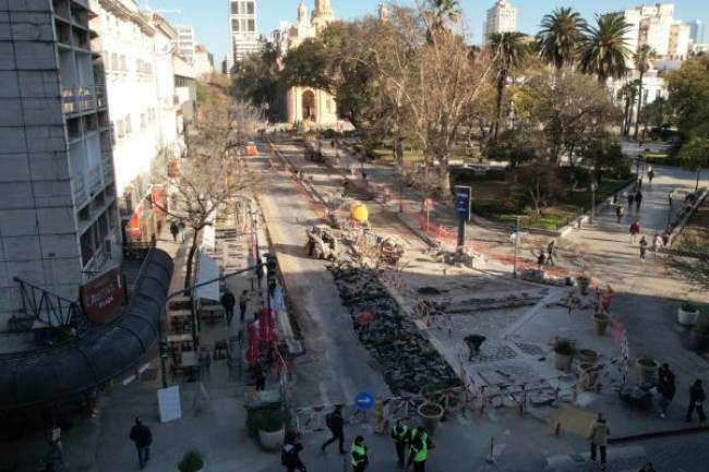 Ya está en marcha el último tramo de la obra de ensanchamiento de vereda de 27 de Abril