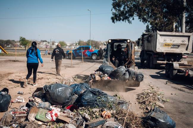 Plan Integral de Combate Contra el Dengue: se retiraron 42 toneladas de residuos de la Costanera