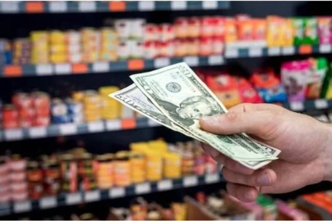 A menos de un mes de su creación, el dólar supermercado bajó más de un 6% por la caída del dólar blue