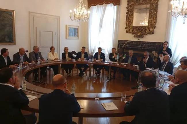 En Italia,  el intendente Bernarte se reunió con empresarios de Udine 