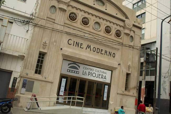 Domingo de cine para grandes y chicos en La Piojera