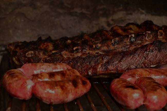 Hacer un asado para una familia tipo argentina ya cuesta más de $40.000
