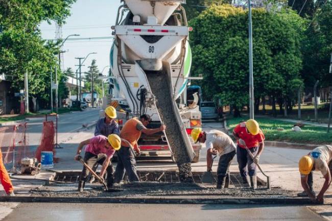 Repararon el desagüe de avenida Vélez Sarsfield 