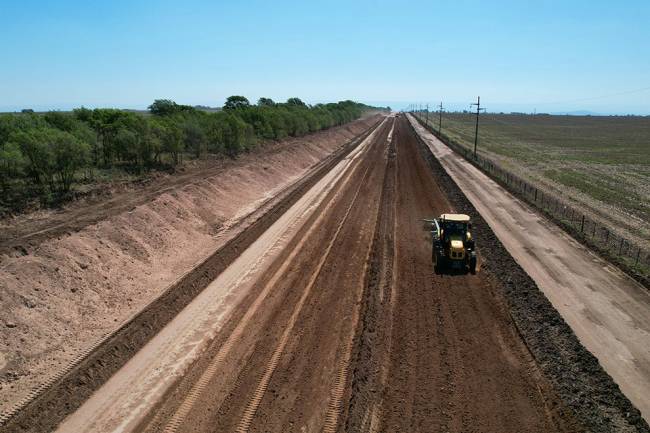 La Pavimentación de la ruta Río de los Sauces – Elena,  en plena ejecución