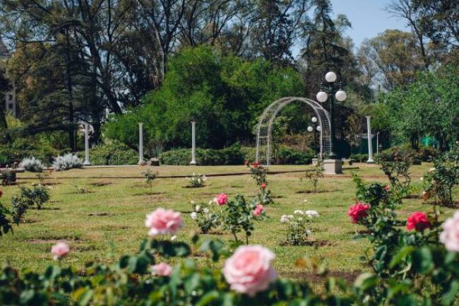 El Parque Sarmiento y su Rosedal: Belleza natural en el centro de La Docta