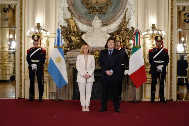 Javier Milei y Giorgia Meloni coinciden en realizar una "alianza de naciones libres unidas en contra de la tiranía y la miseria"