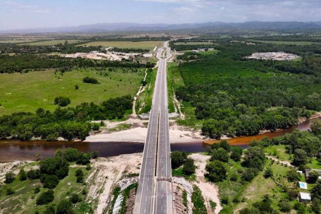 Llaryora inauguró las autovías Calamuchita y Punilla