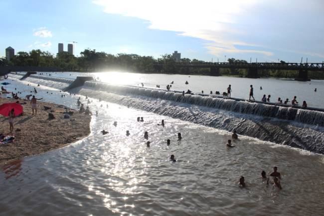 Río Cuarto: Los azudes, un atractivo elegido por la gente