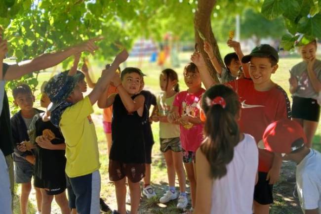 Grandes y chicos aprenden sobre el ambiente y la naturaleza en los Parques Educativos