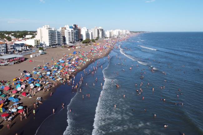 Monte Hermoso, una de las ciudades de la provincia de Buenos Aires más elegidas por los turistas en el mes de enero