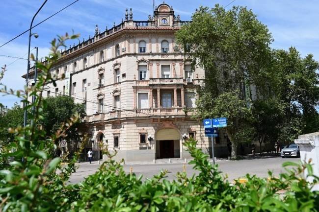 Accastello busca reestructurar el gabinete municipal