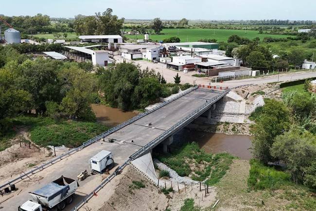 Tramo final de la construcción del nuevo puente urbano en Bell Ville