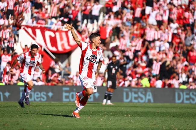 ¡Instituto logró meterse en la lucha por el título!