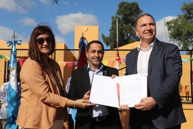 En Villa del Rosario, el ministro Ferreyra inauguró  salas de 3 años 