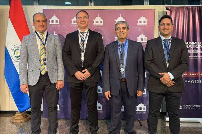El Ministro Horacio Ferreyra expuso el modelo educativo cordobés en Cumbre Internacional