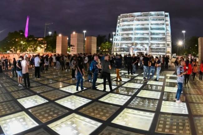 Domingo de ciencia, cultura y astrofísica en la explanaza de Plaza España