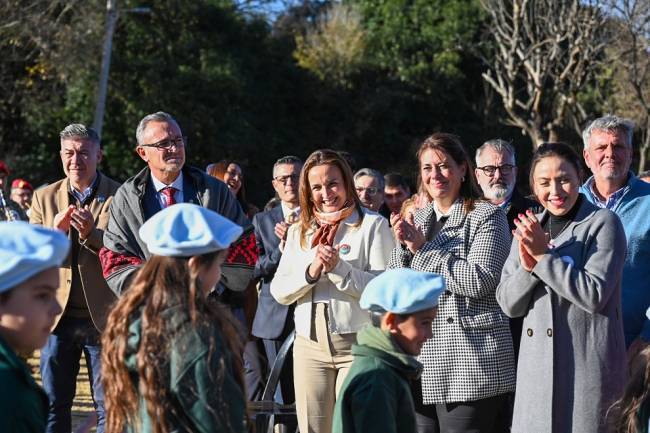 La vicegobernadora Prunotto presidió la promesa a la Bandera en Salsipuedes
