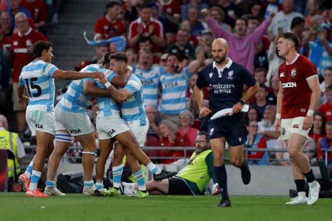 Los Pumas luego del triunfo ante los  British Lions, en lo más alto 