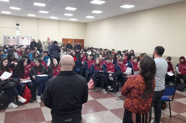 Alta Gracia impulsa el futuro de sus estudiantes con un programa de orientación y pasantías