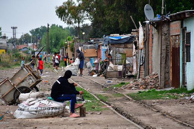 Pobreza en Argentina: Según el INDEC, en un año cayó más de 23 Puntos