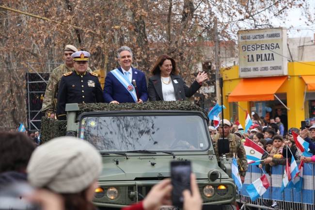 Más de 4 mil personas desfilaron en el inolvidable Día de la Independencia