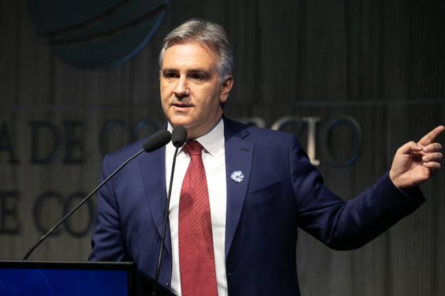 Llaryora anunció un aumento histórico: La jubilación mínima en Córdoba sube a $700.000