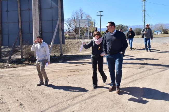 Mina Clavero: El Intendente Quiroga junto a autoridades provinciales supervisó el avance de la obra de la sede UPC