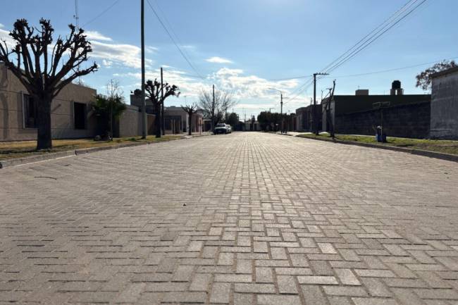 Arroyo Cabral: Finalizó obra de adoquinado que beneficia a 300 familias