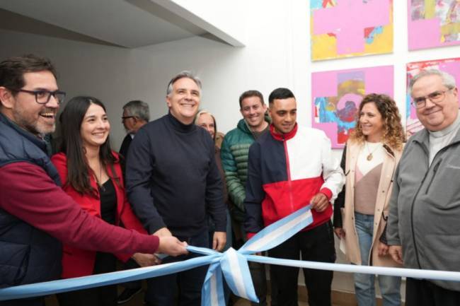 Llaryora y el arzobispo Rossi inauguraron un espacio que acompaña la reinserción integral de liberados